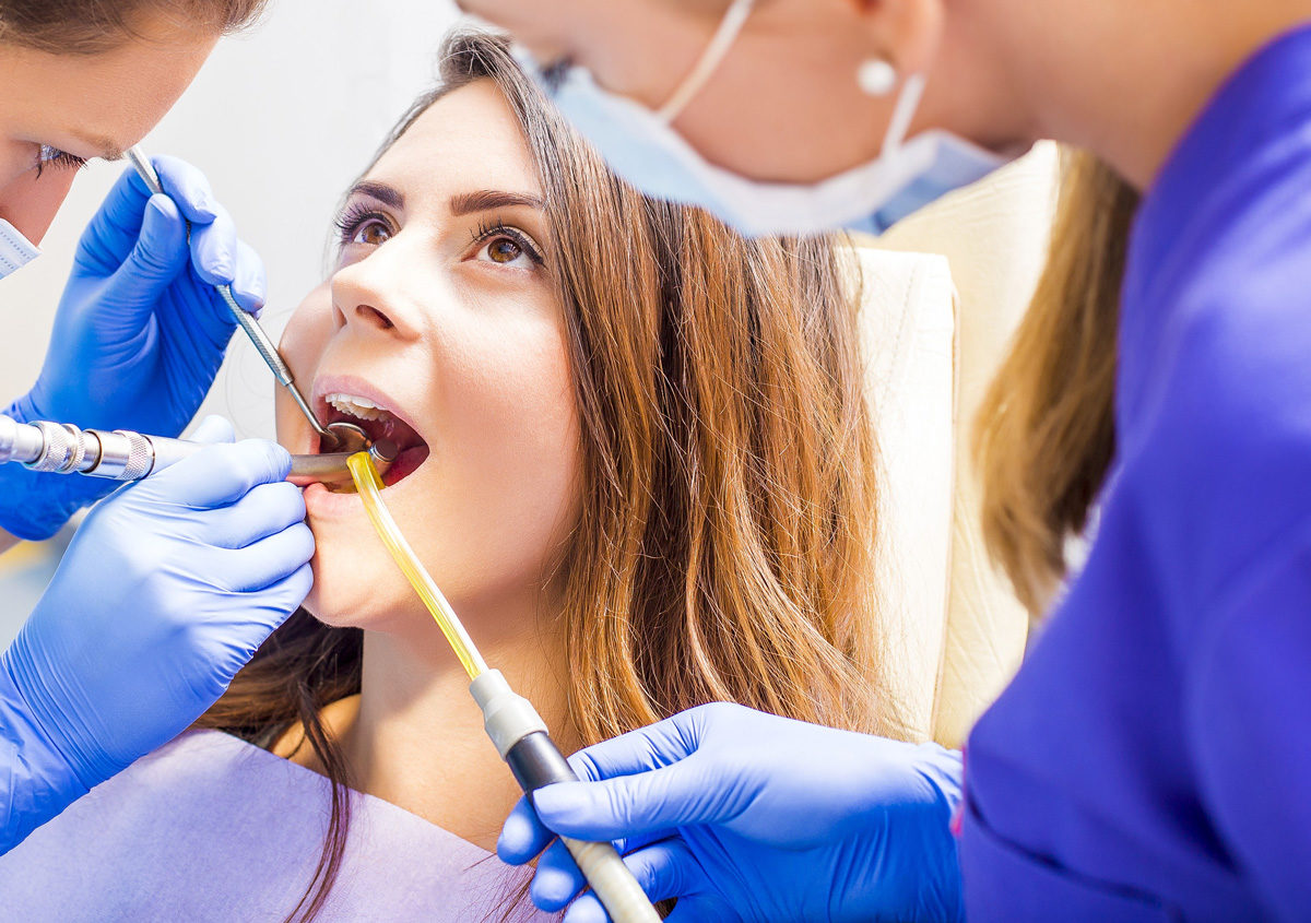 Sacramento, CA dentists compare benefits of dental bonding and porcelain veneers